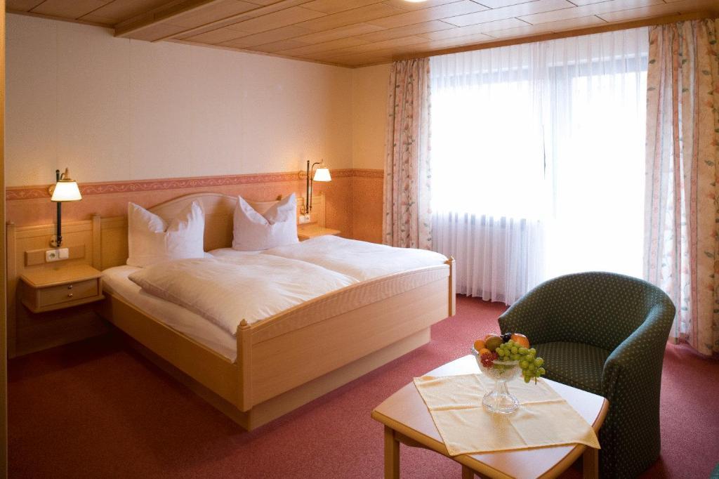 Landhotel Teuteberg Bad Arolsen Bagian luar foto